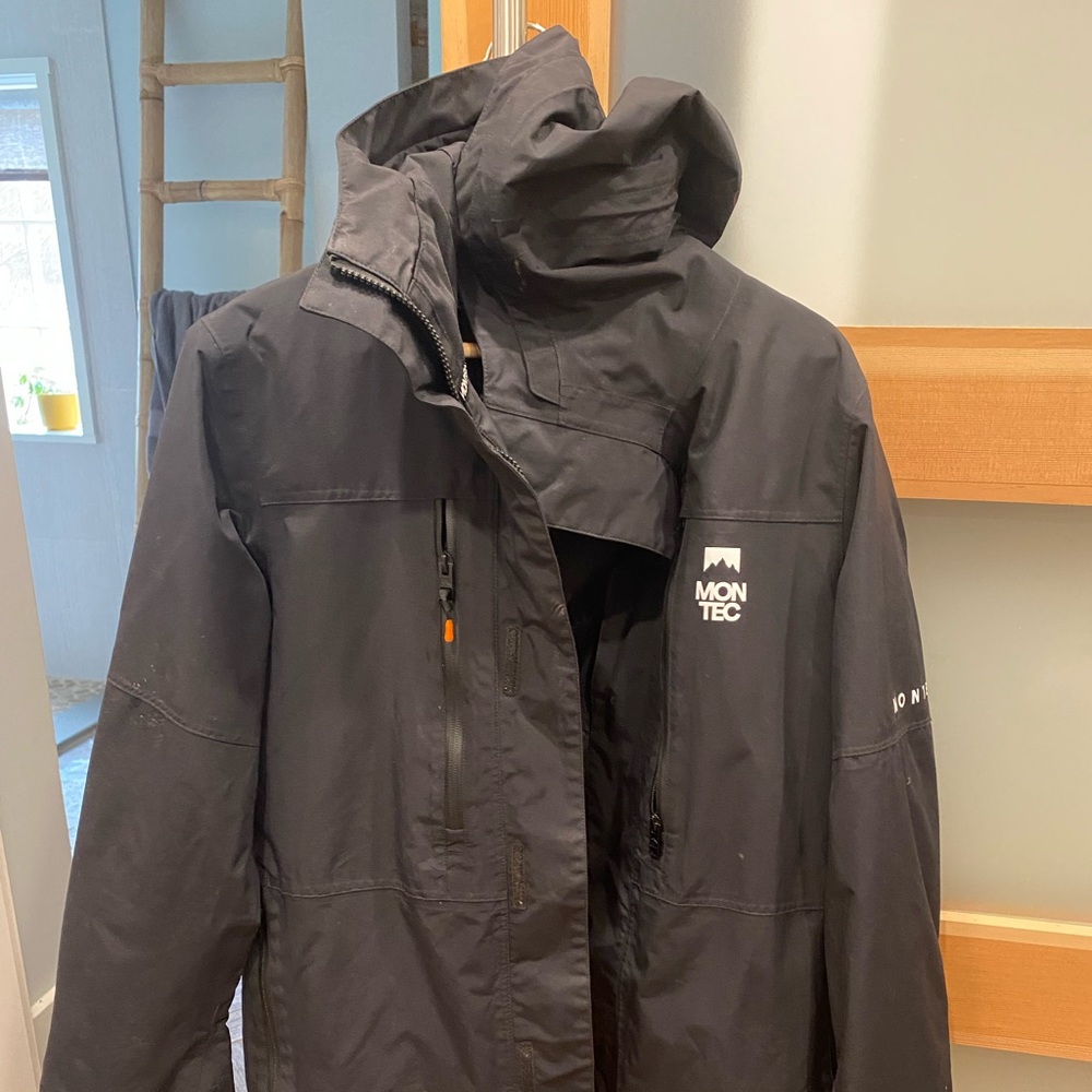 Barely used ski jacket! Super warm